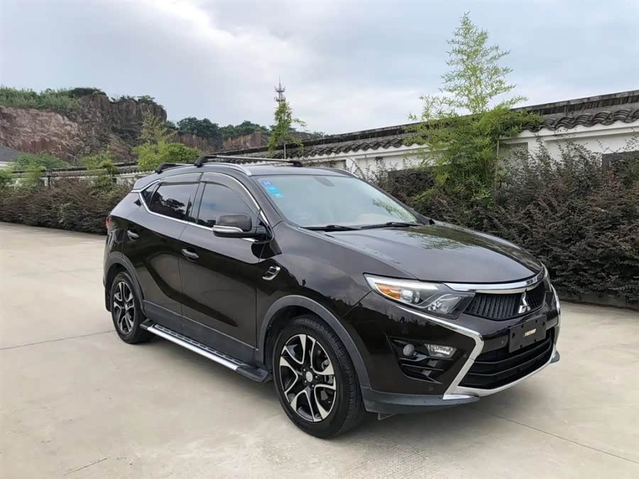 别以为贴个三菱标我就不知道这是东南dx7了