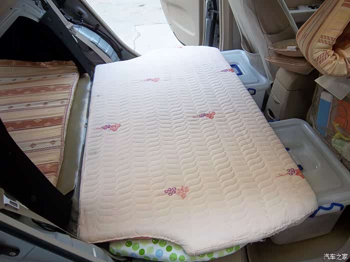 三厢轿车改床车