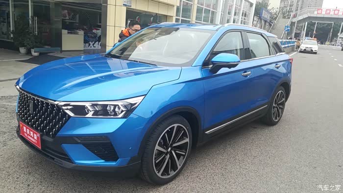 奔腾t77重庆首次试驾,骚气的蓝色!