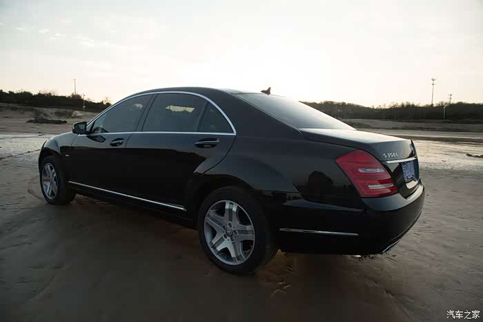 2013年奔驰s350的轮毂一套谁需要还有一只副厂大饼