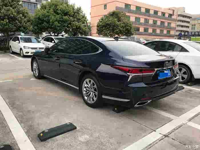 刚提车,请问ls350豪华版配防盗螺丝螺母吗?