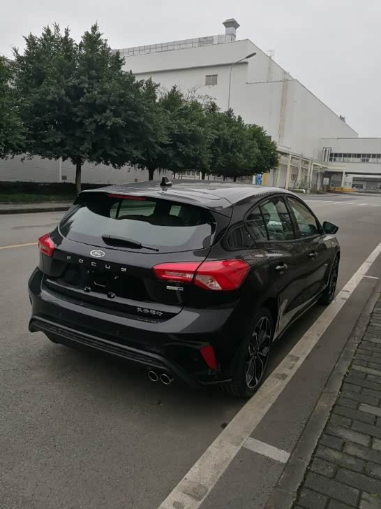 你们想看的黑色全新福克斯stline