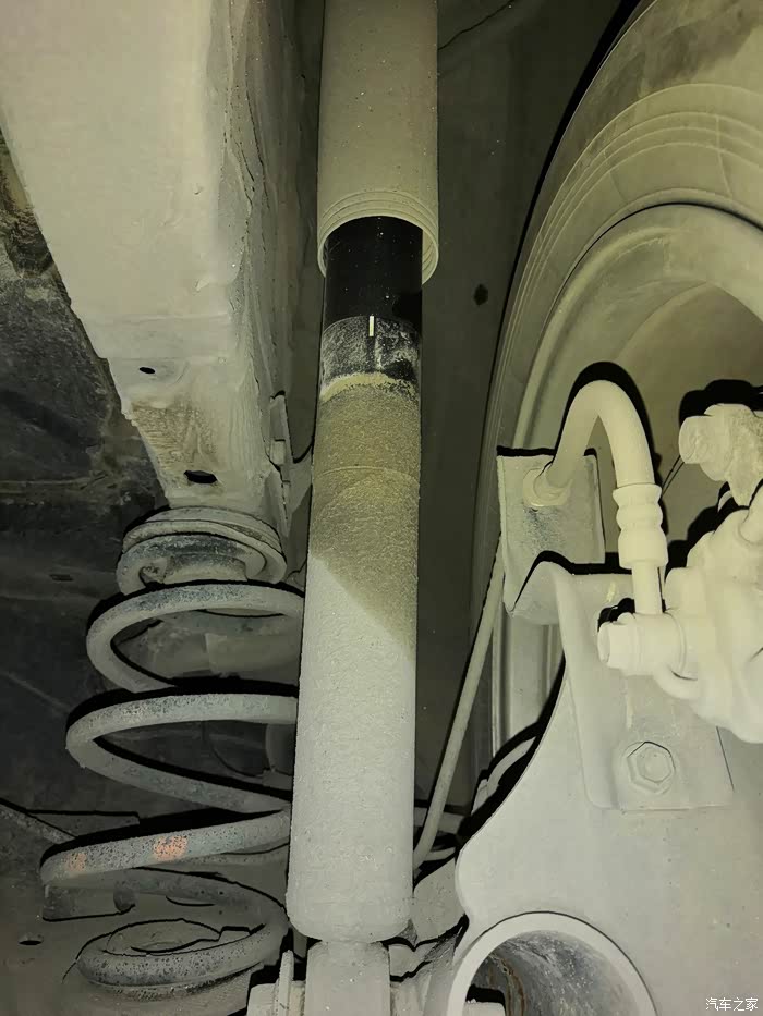 16款轩逸4个减震全漏油