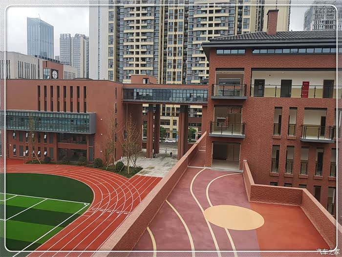 飞扬成都市北站小学校新校建成