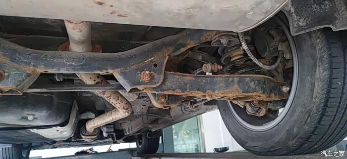 吉利博越pro底盘生锈严重双闪灯故障保修期内不予维修
