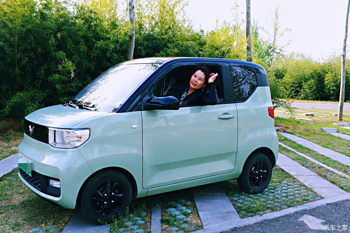 新能源提车作业国民买菜车五菱宏光mini一代使用分析