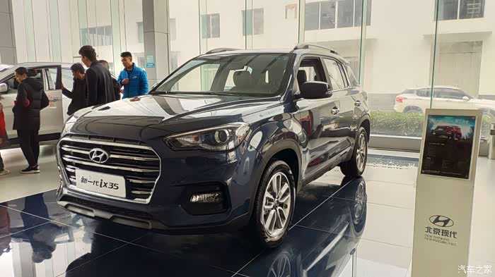 第一次见到午夜蓝ix35,拍下来和大家分享.