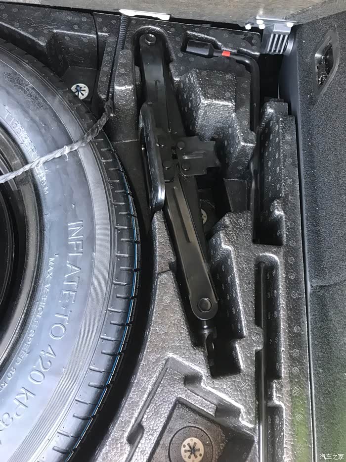 不可或缺的技能weyvv5车辆千斤顶的使用方法