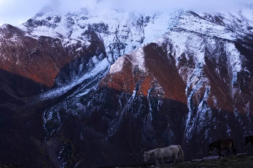 脚踏善良,拥有远方.去看那高山深谷里的秋色