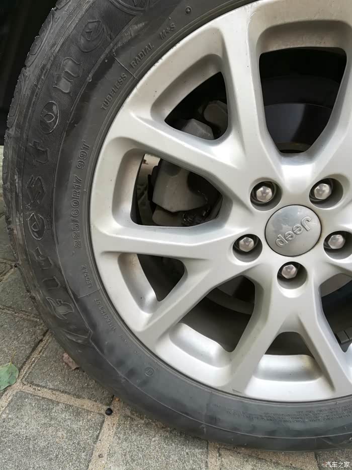 【图】jeep 火石轮胎出现裂纹_自由光论坛_汽车之家论坛