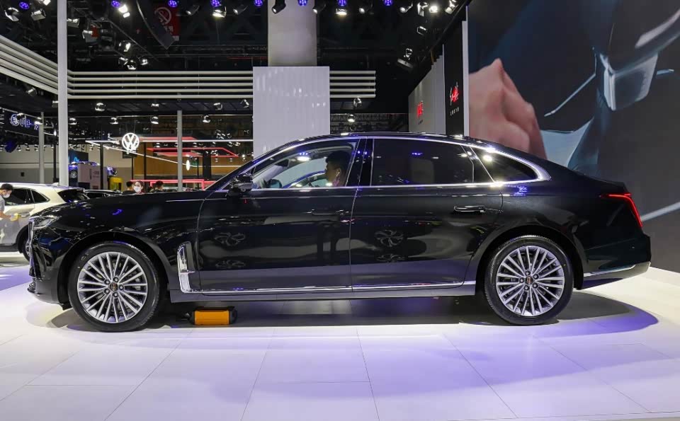 红旗h9车长超5m,强大气场不输bba