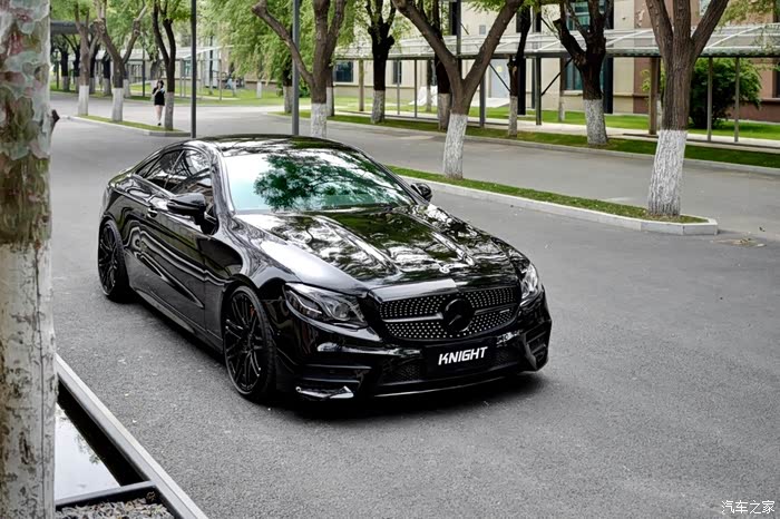 奔驰e coupe改装amg gtr款的20寸锻造轮毂及卡钳烤漆