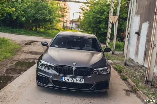 超帅金属哑光灰色宝马m550!