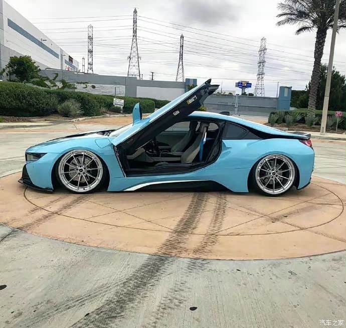 蓝白配宝马i8