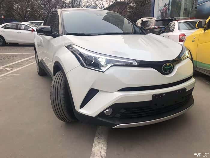 黑车白顶的奕泽奕驰版,买就行了