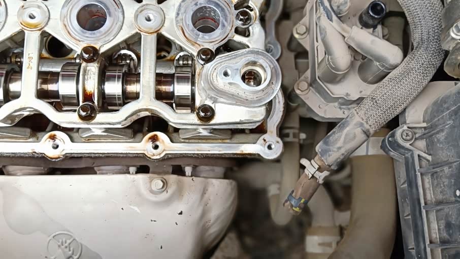 更换气门室盖垫火花塞垫