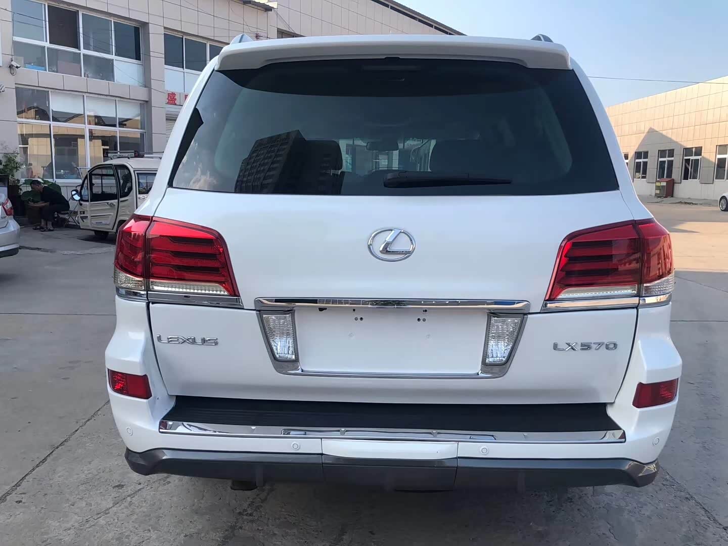 经典的越野车,依然帅气.