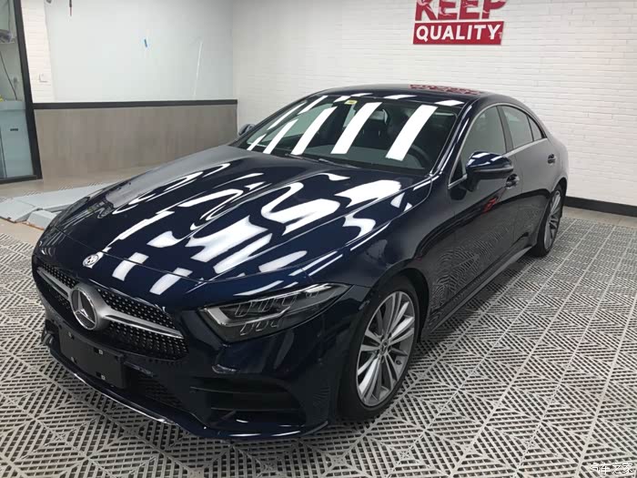 2020款cls300动感 钙石蓝6月提车 贴上车衣简单作业!