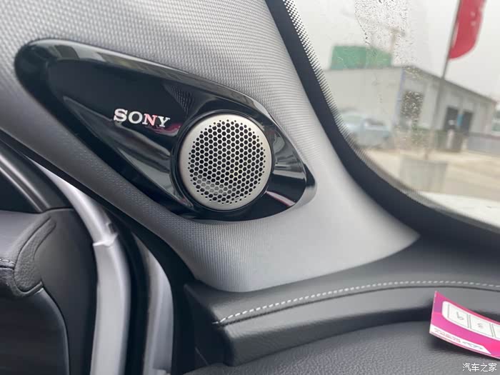 全车8个索尼音响,相当给力