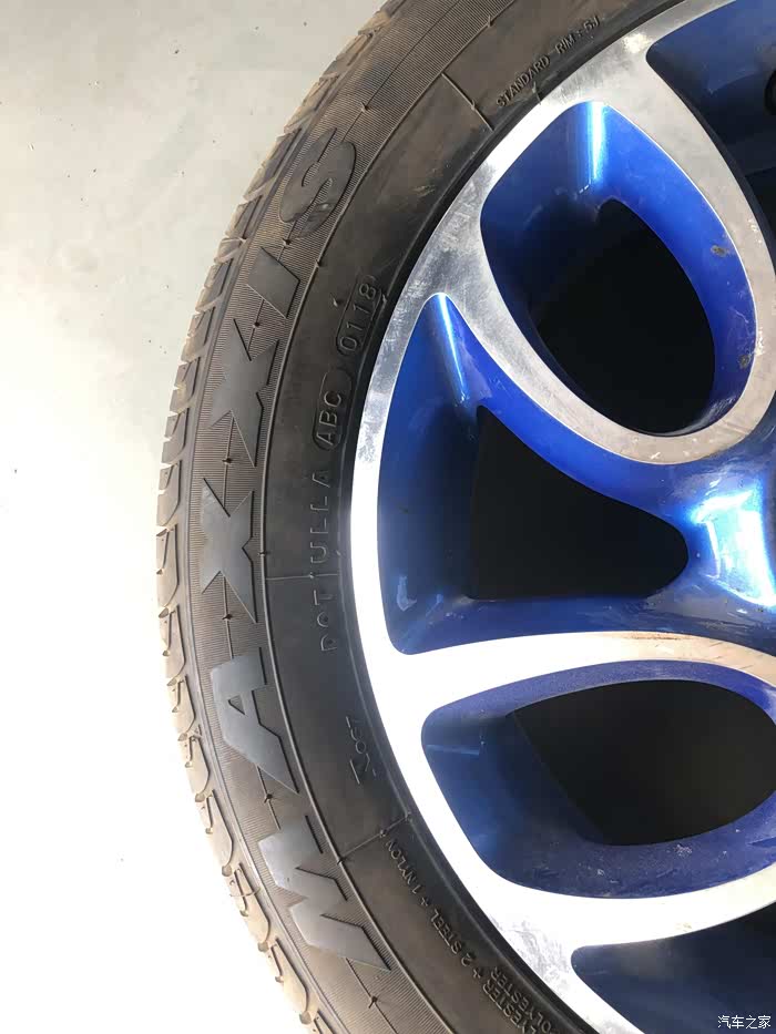 奔奔ev原厂轮毂轮胎行驶里程不到200公里