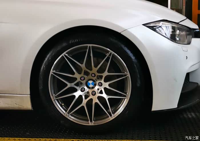 出一套宏鑫戴卡锻造鸟巢轮毂