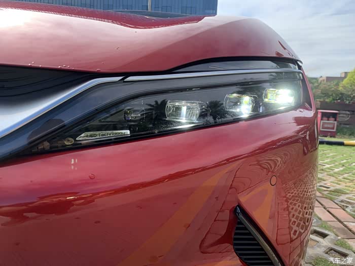 文能顾家旅行带遛娃,武能谈判接待改低趴,比亚迪汉精神提车