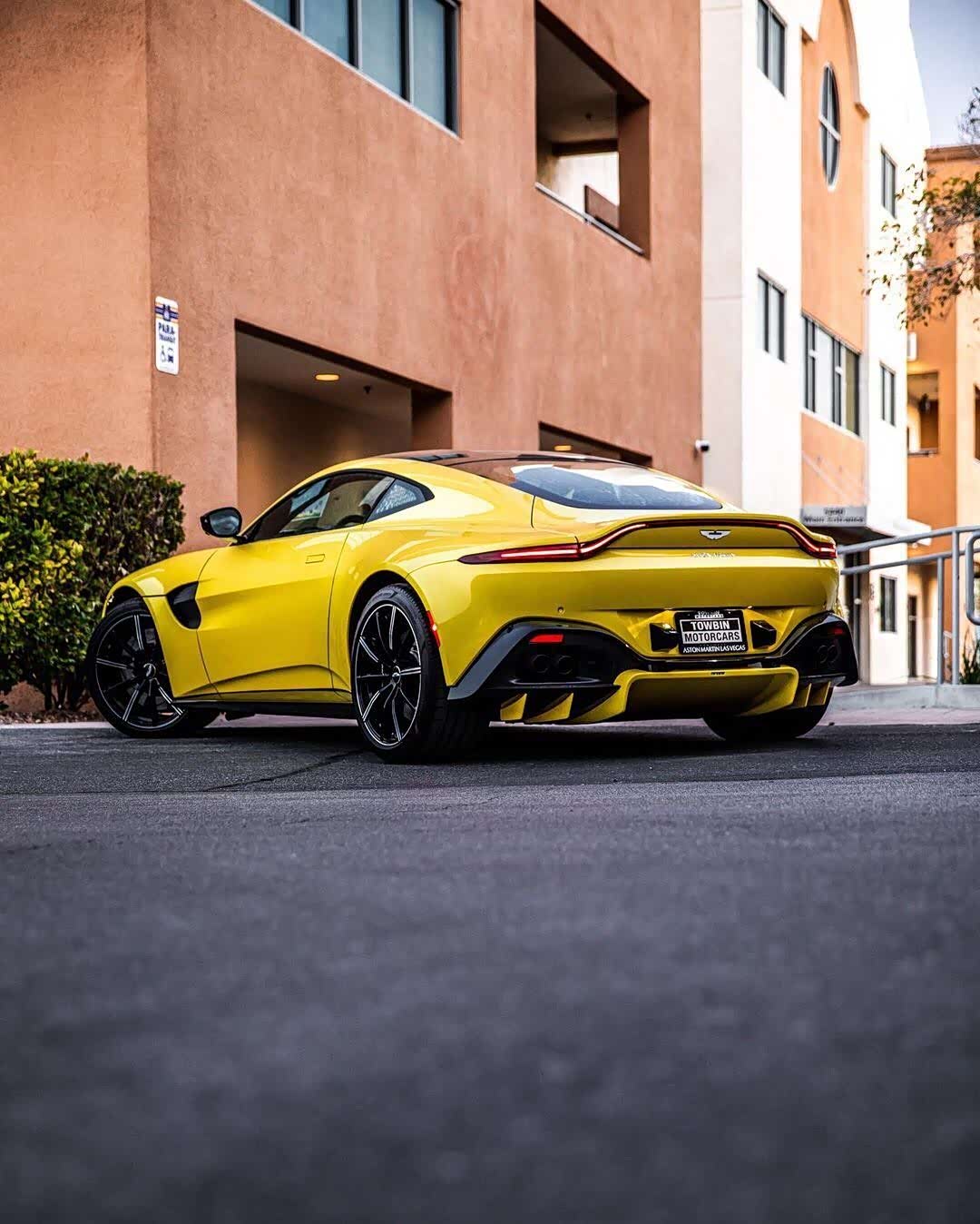 阿斯顿马丁vantage v8,跑车范,真好看