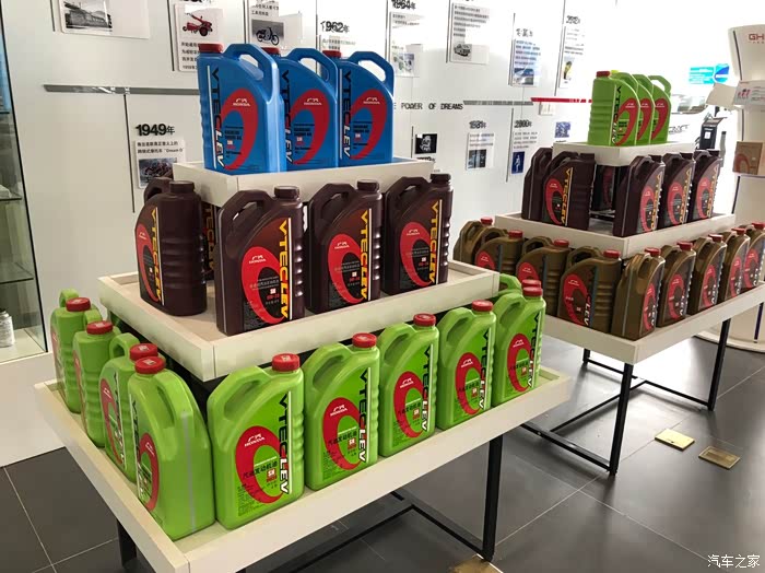 广本的全系列机油展示,这里面好像少了一个金桶的.