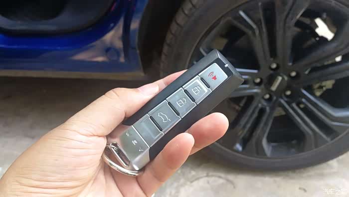 图片绝对清晰用一用蓝色vv5的机械钥匙