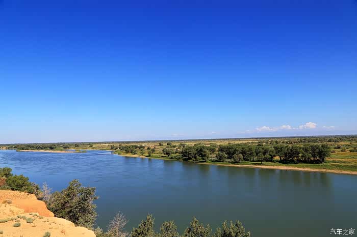 哈巴河县,据说因这条哈巴河而得名,河流注入额尔齐斯河,最终流入
