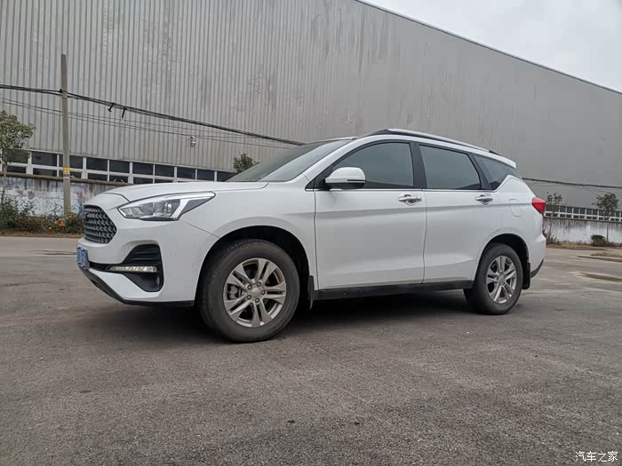 哈弗m6外观时尚大气标准的suv范儿