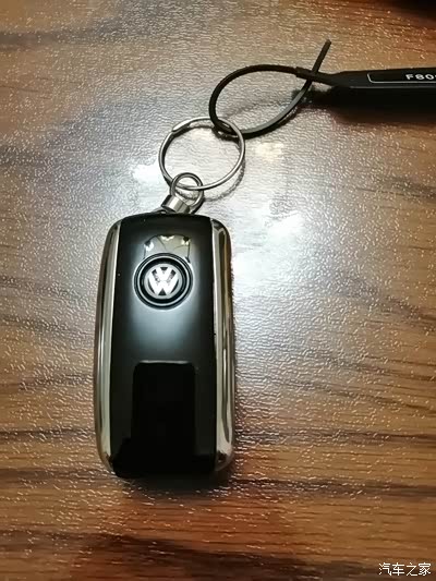 辉腾钥匙换电池.