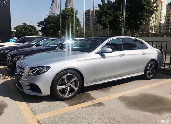 提奔驰e300l时尚运动809版本铱银色