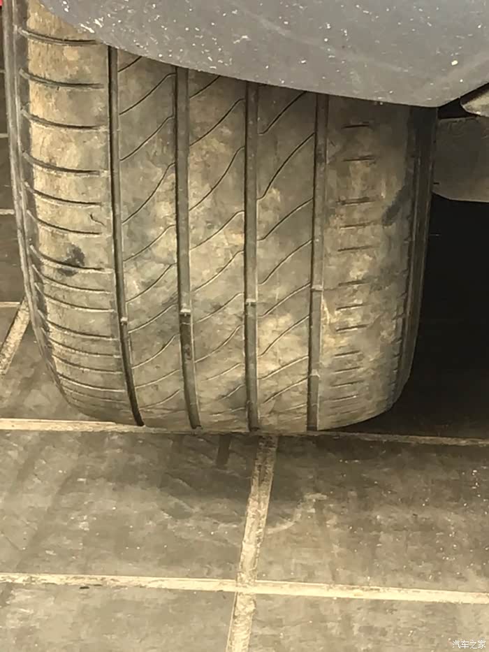 高尔夫轮胎吃胎这样还能用吗