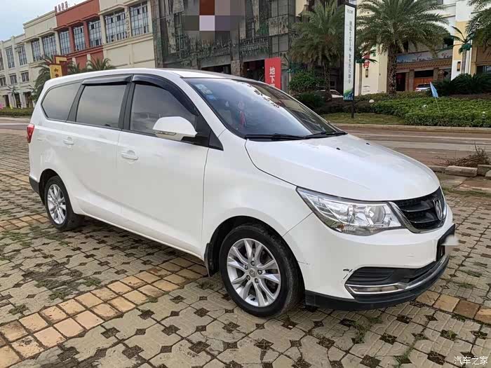 白色的宝骏730很不错呀