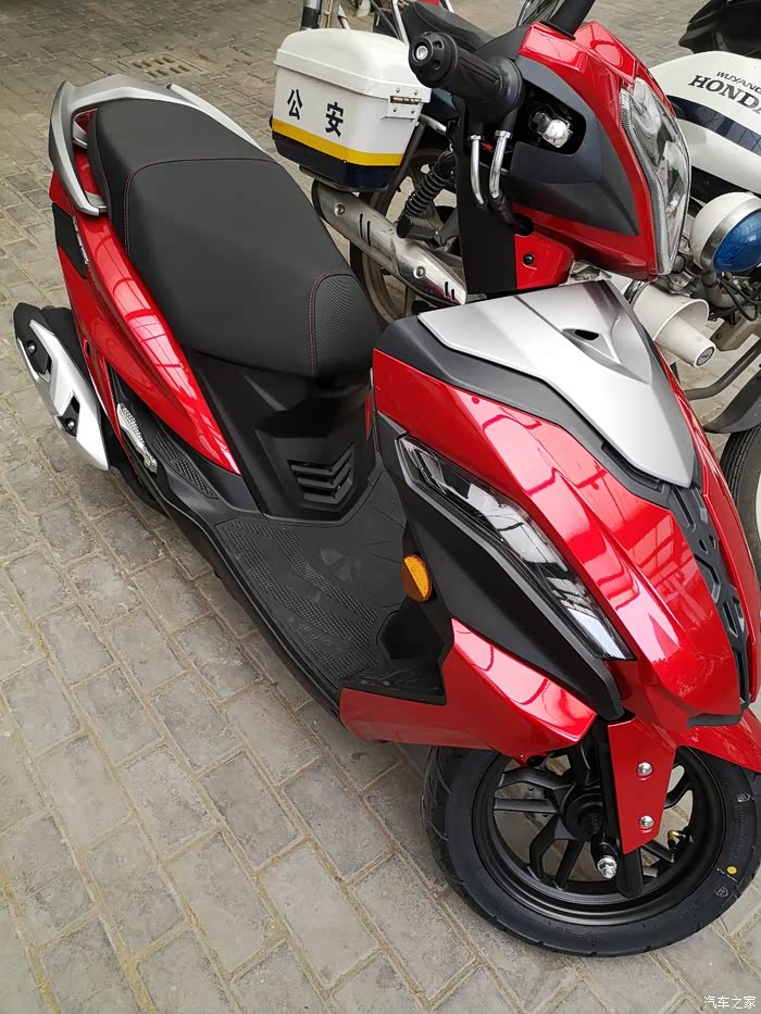 豪爵usr125红色运动版9300