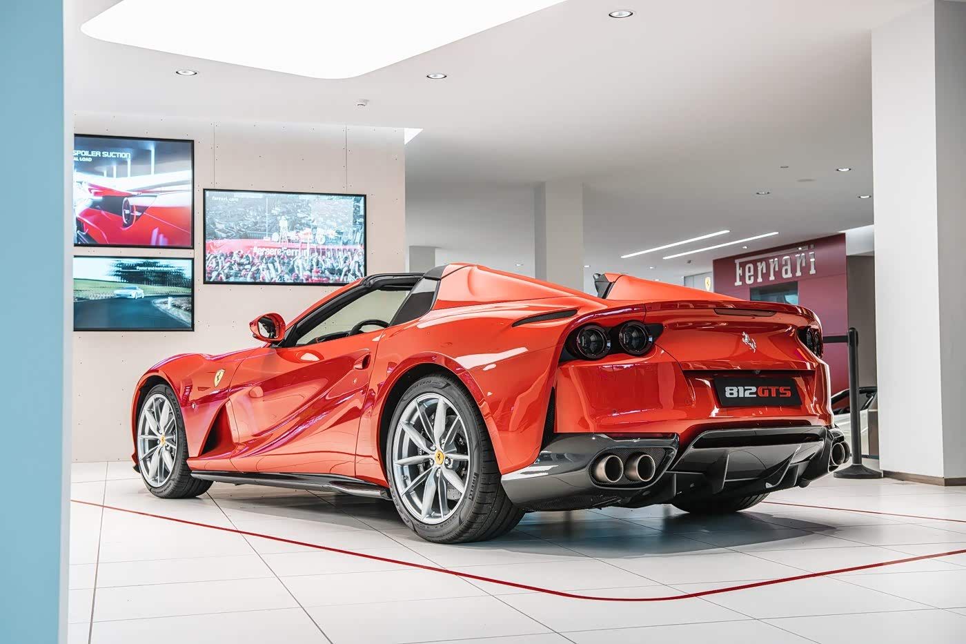 法拉利812.最帅气的敞篷跑车.