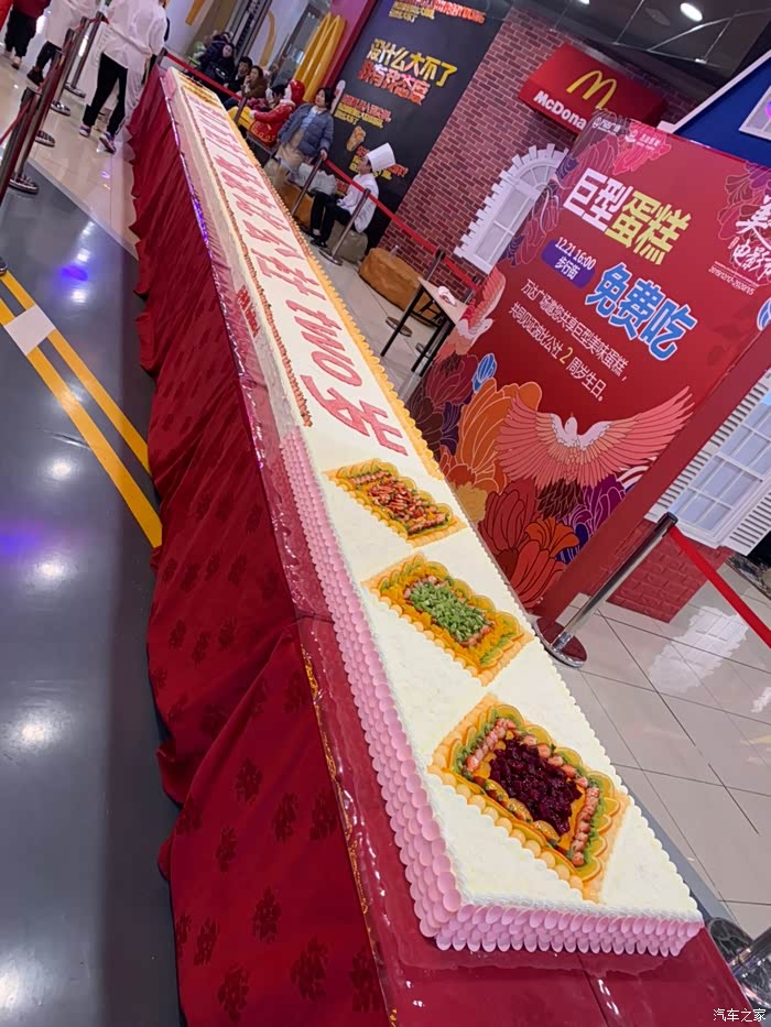 现场我见过最大的生日蛋糕