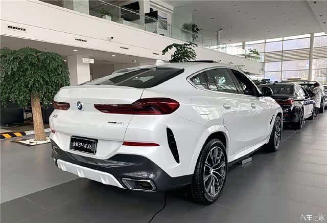 全新宝马x6 运动气势营造得很到位