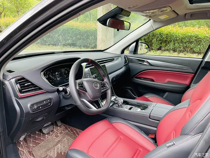 gs4plus的内饰时尚前卫