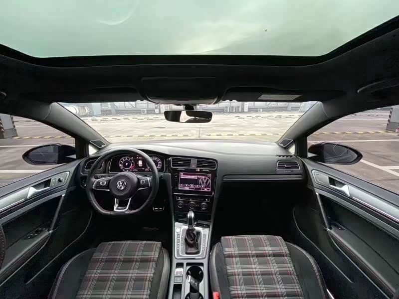 大众高尔夫75代gti选装丹拿变道辅助小钢炮威武不减