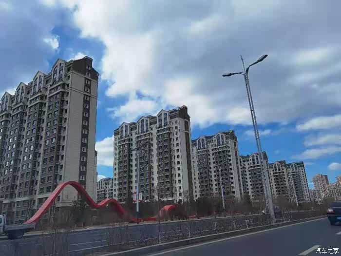 【万物复苏送福利】白城新城区立交桥上的蓝天白云