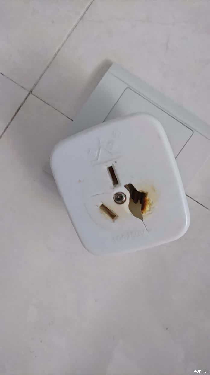 最近充电的时候线很热 插座烧