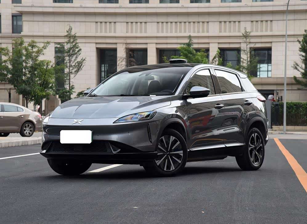 小鹏g3外观上那一定是帅气的很特别是前脸构型相当大气