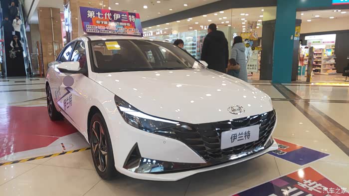 随手拍到白色的第七代伊兰特