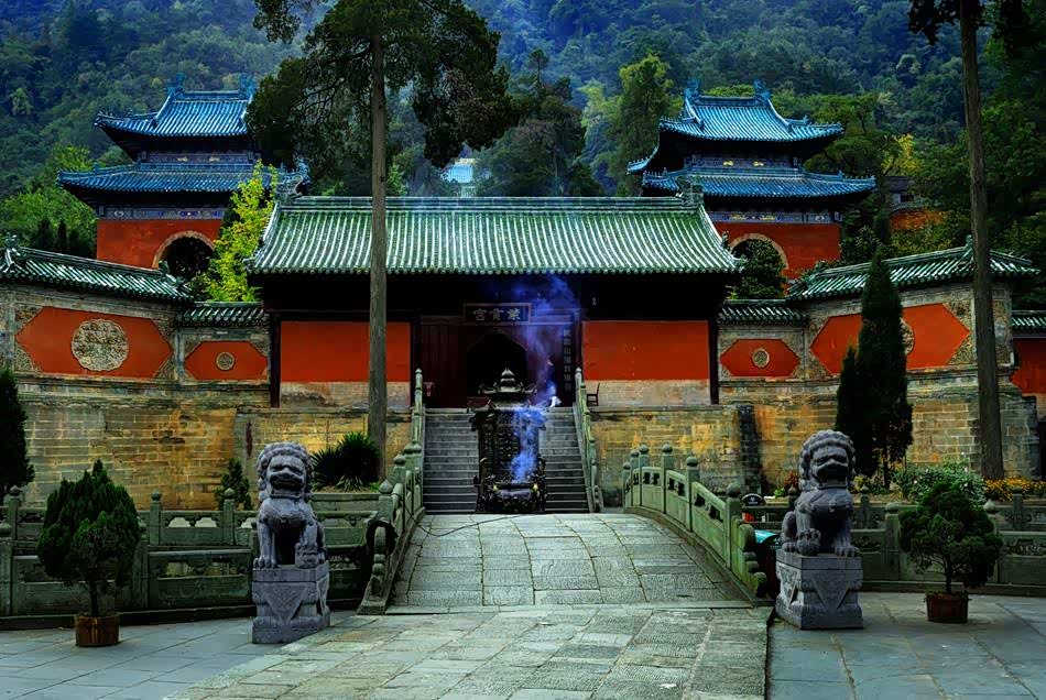 【图】紫霄宫是武当山保存最完整的皇家庙观建筑群,由上而下递建龙虎