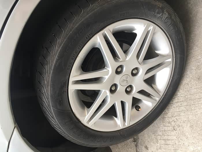 求购尔手蓝瑟原装15寸轮毂轮胎整套四个