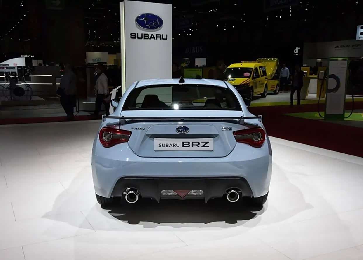 斯巴鲁brz看似简洁的设计处处透漏出跑车的味道