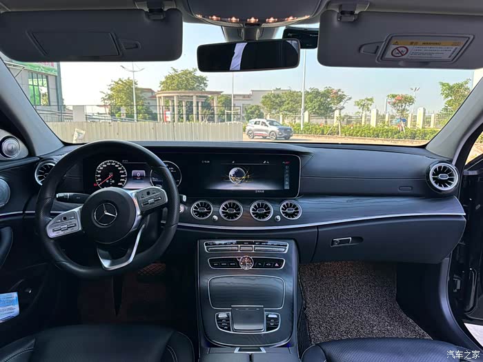 出2019年11月奔驰e300l豪华版全程4s保养一手车