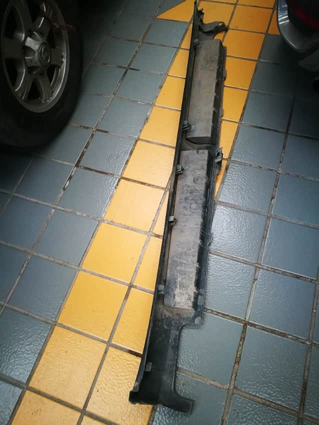 这是拆装下来的下坎,可以看到下坎里也有泡馍填充,很不错